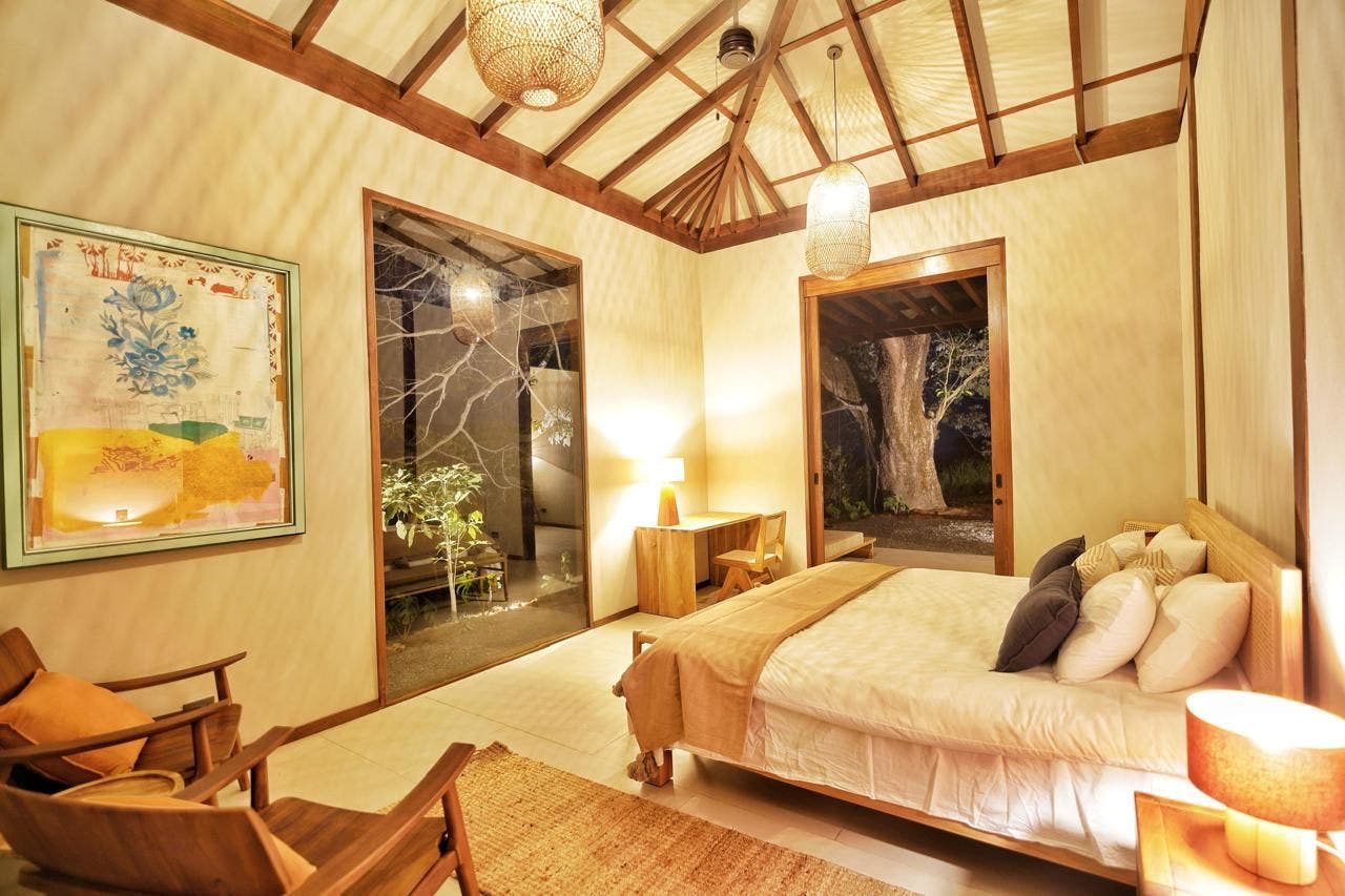 Luxurious Private Estate With a Large Expanse of Green Area — photo 7 of 19