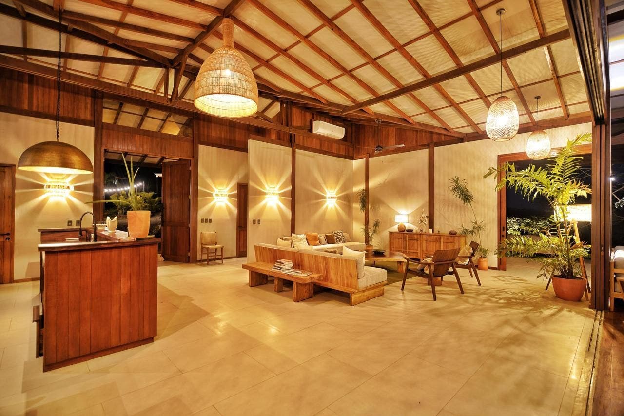 Luxurious Private Estate With a Large Expanse of Green Area — photo 13 of 19