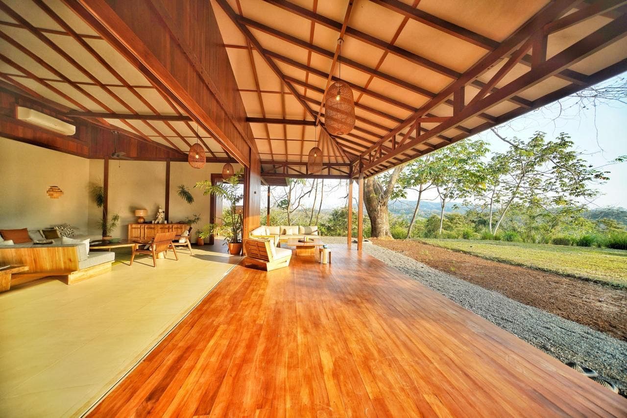Luxurious Private Estate With a Large Expanse of Green Area — photo 2 of 19