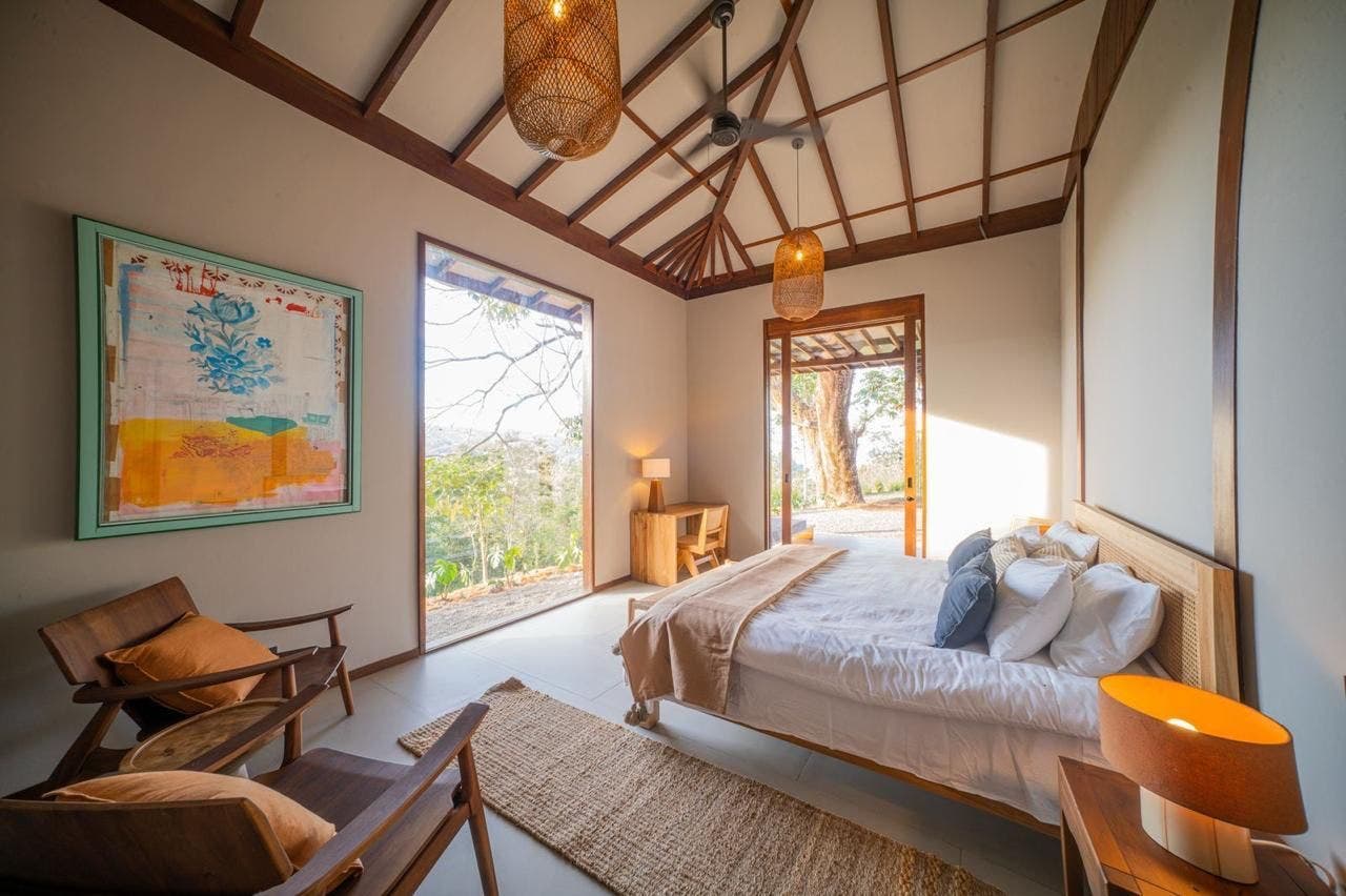 Luxurious Private Estate With a Large Expanse of Green Area — photo 9 of 19