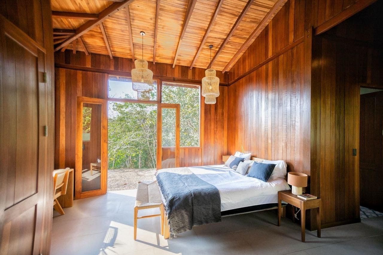 Luxurious Private Estate With a Large Expanse of Green Area — photo 10 of 19