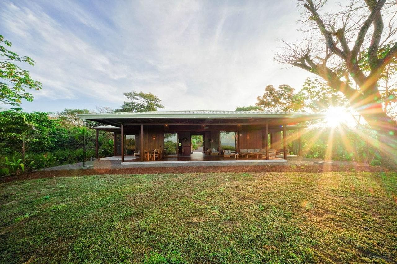 Luxurious Private Estate With a Large Expanse of Green Area — photo 15 of 19