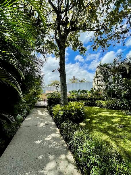 Exclusive condo in the heart of Escazu Spacious multifamily condo — photo 13 of 16