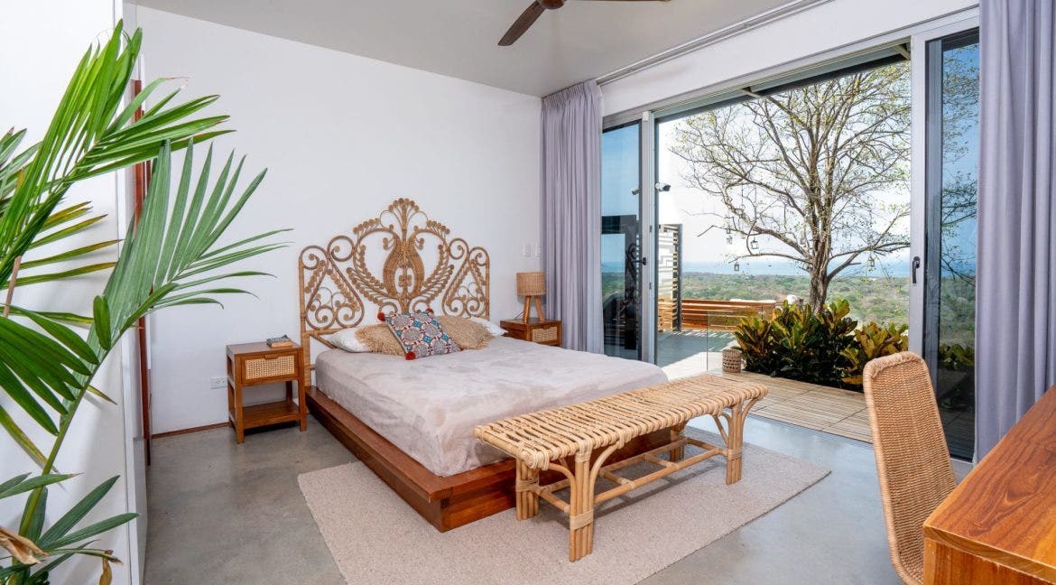 Casa Alta with its incredible pool and a beautiful ocean view — photo 13 of 19