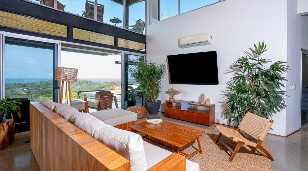 Casa Alta with its incredible pool and a beautiful ocean view — photo 3 of 19