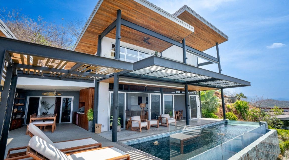Casa Alta with its incredible pool and a beautiful ocean view — photo 2 of 19