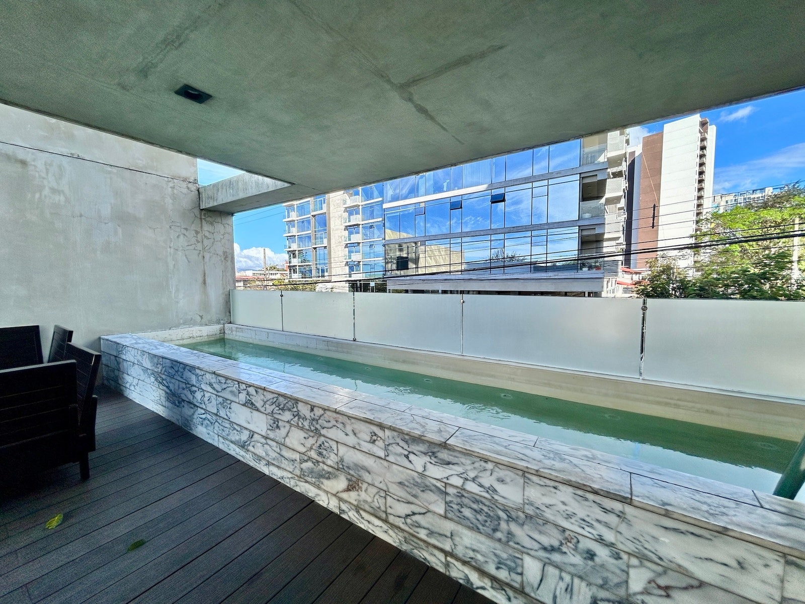 Modern High-Floor Apartment — photo 19 of 19