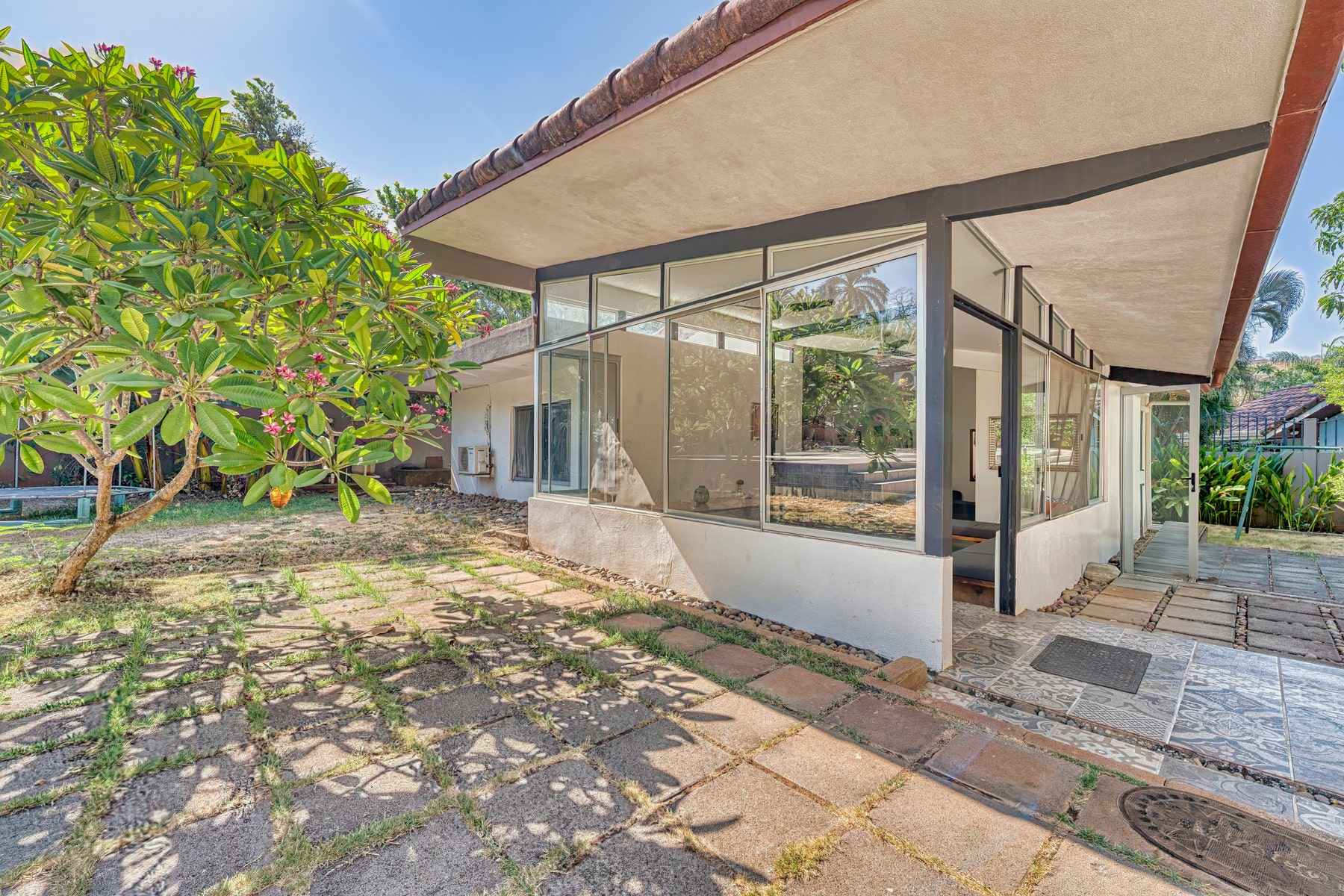 Primary Residence with Income Opportunity — foto 2 de 19