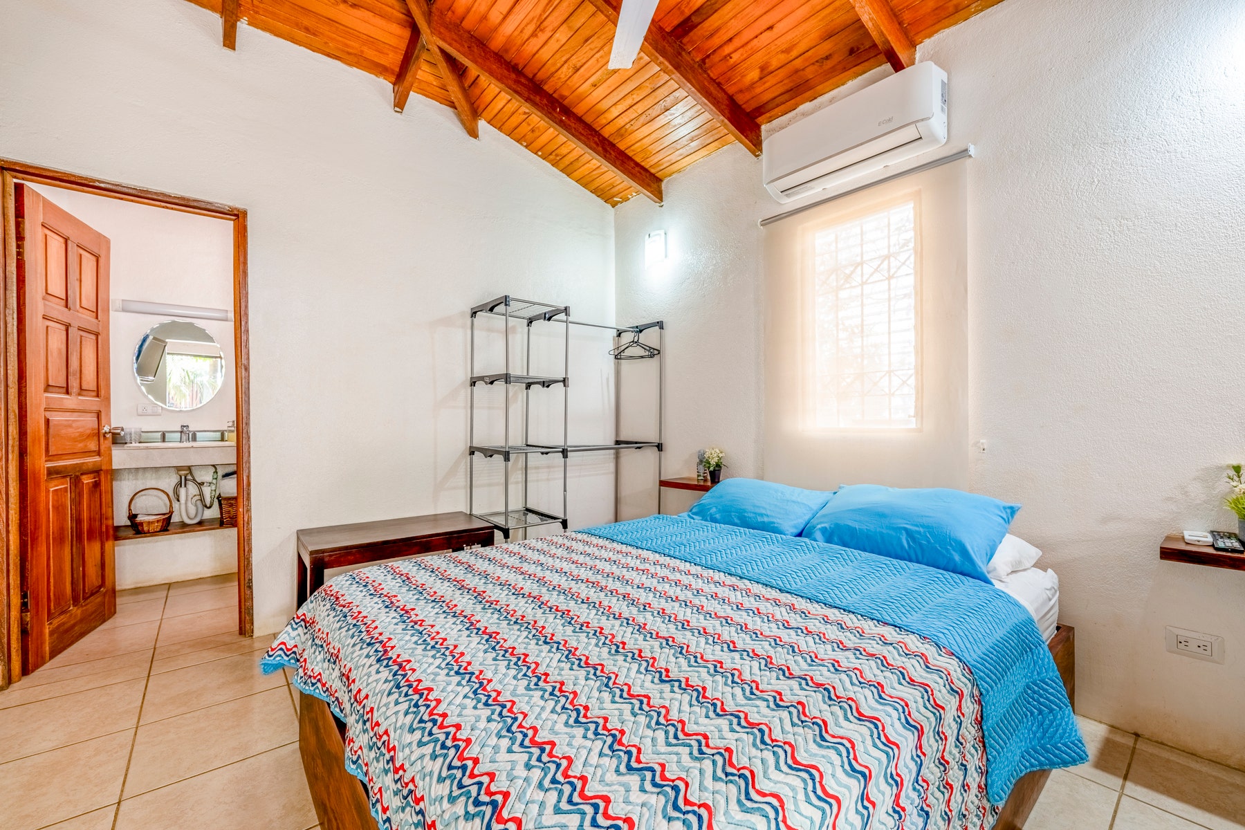 Primary Residence with Income Opportunity — foto 10 de 19
