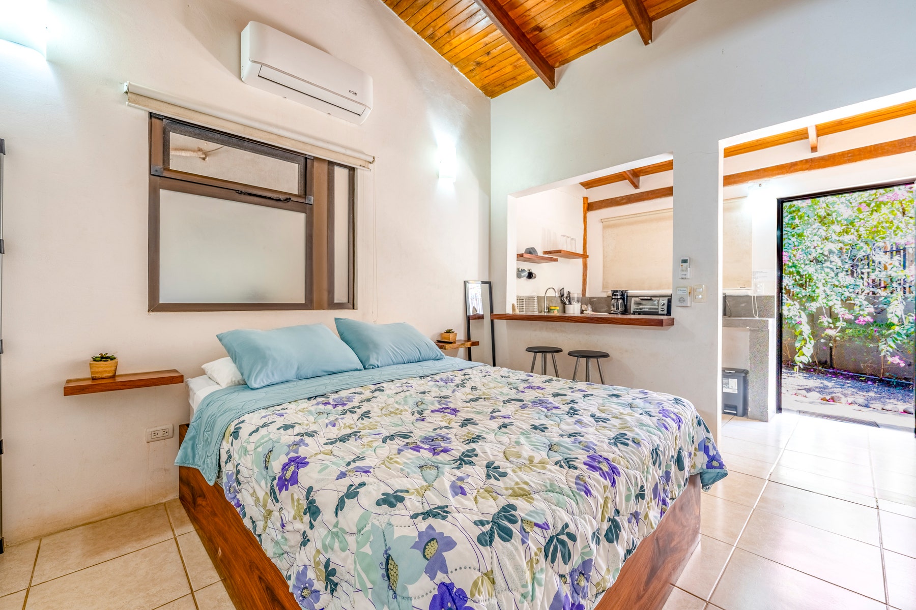 Primary Residence with Income Opportunity — foto 14 de 19