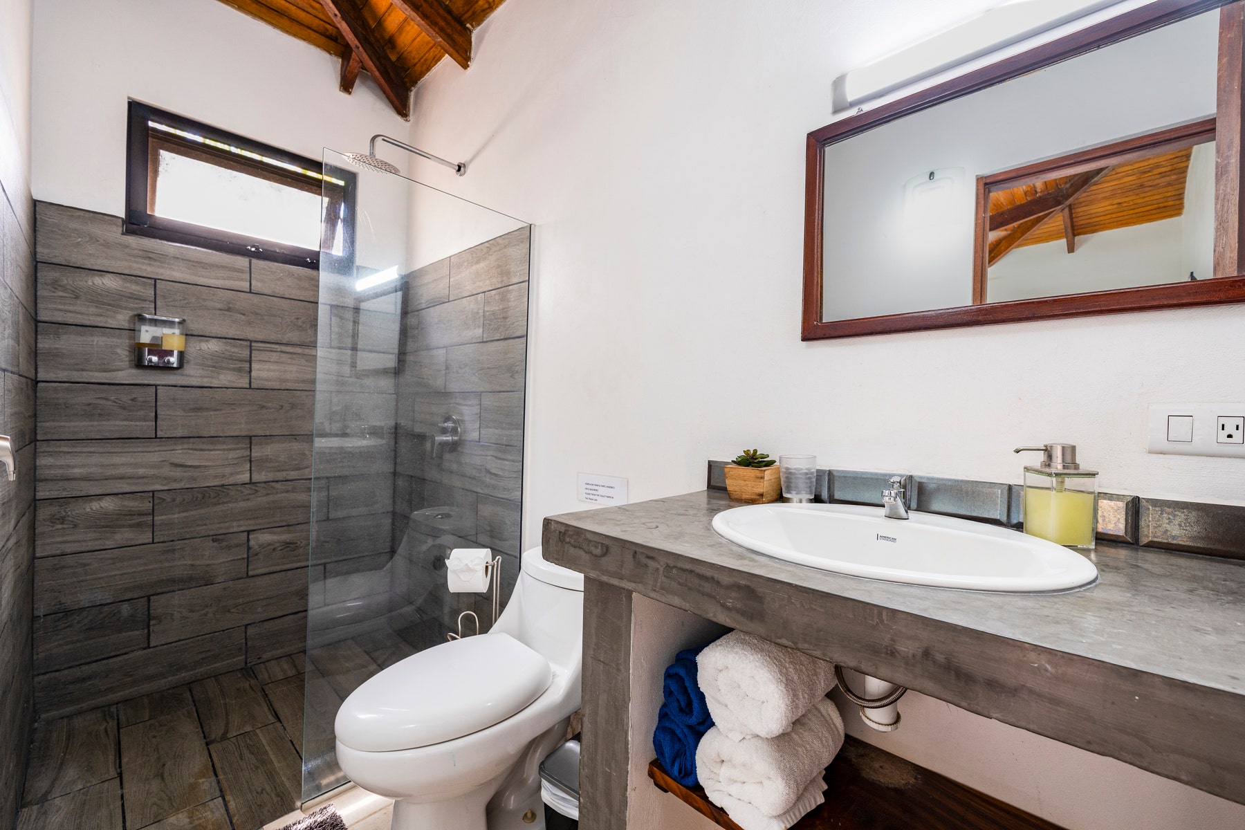 Primary Residence with Income Opportunity — foto 15 de 19