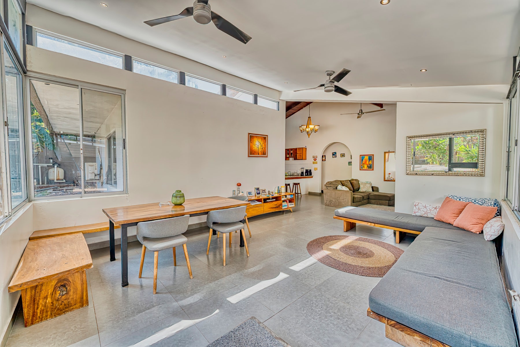 Primary Residence with Income Opportunity — foto 3 de 19