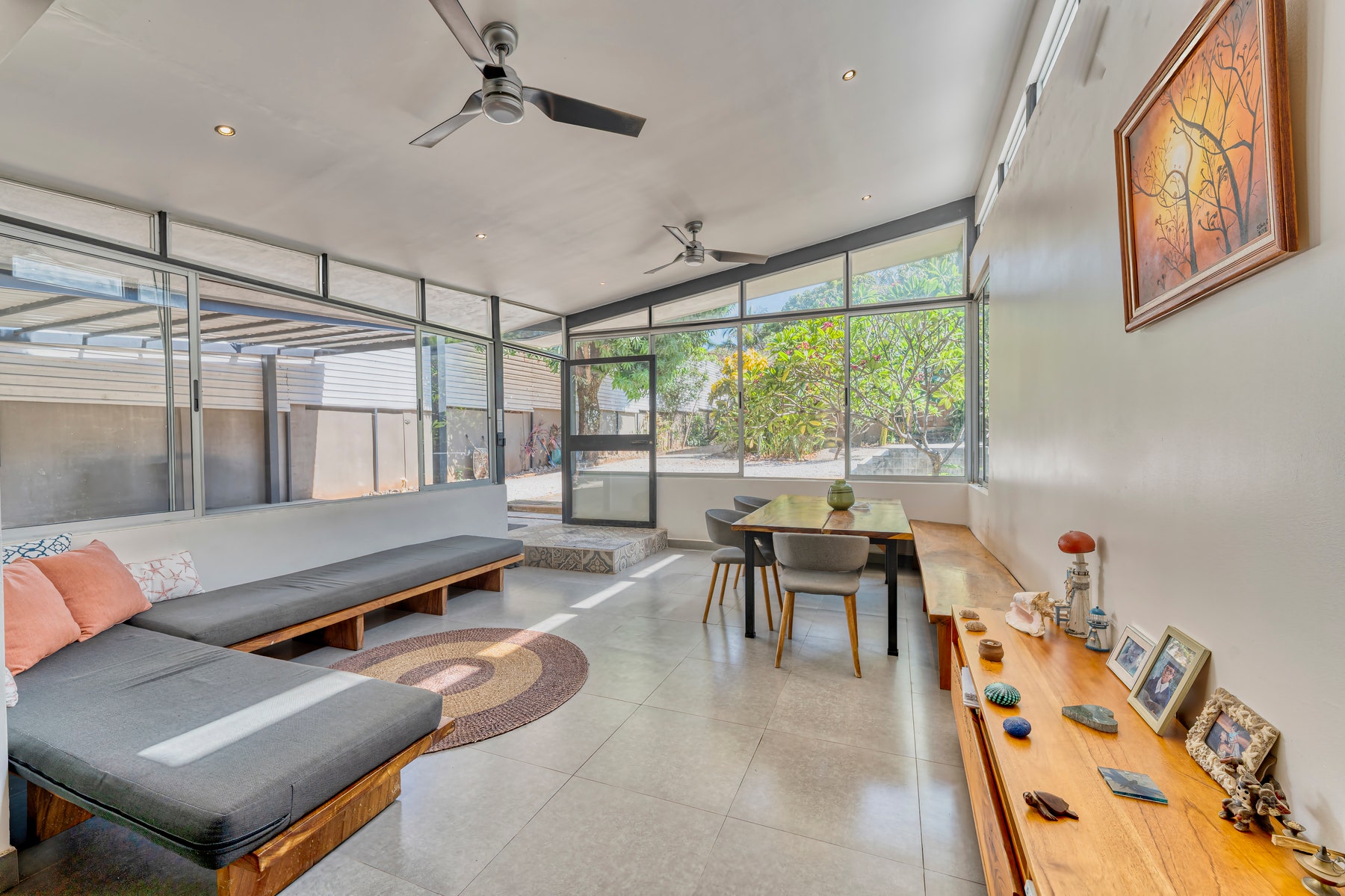 Primary Residence with Income Opportunity — foto 8 de 19