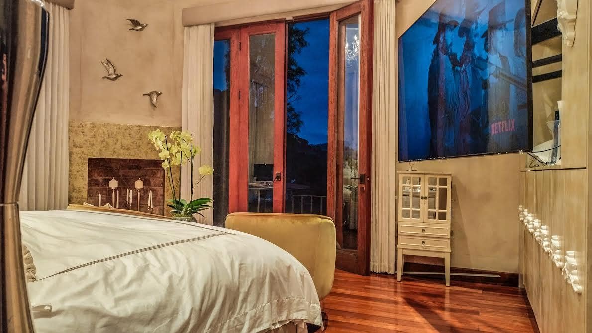 Unlimited Luxury Mediterranean Villa Private gem with views of 4 volcanoes and Central valley — photo 2 of 19