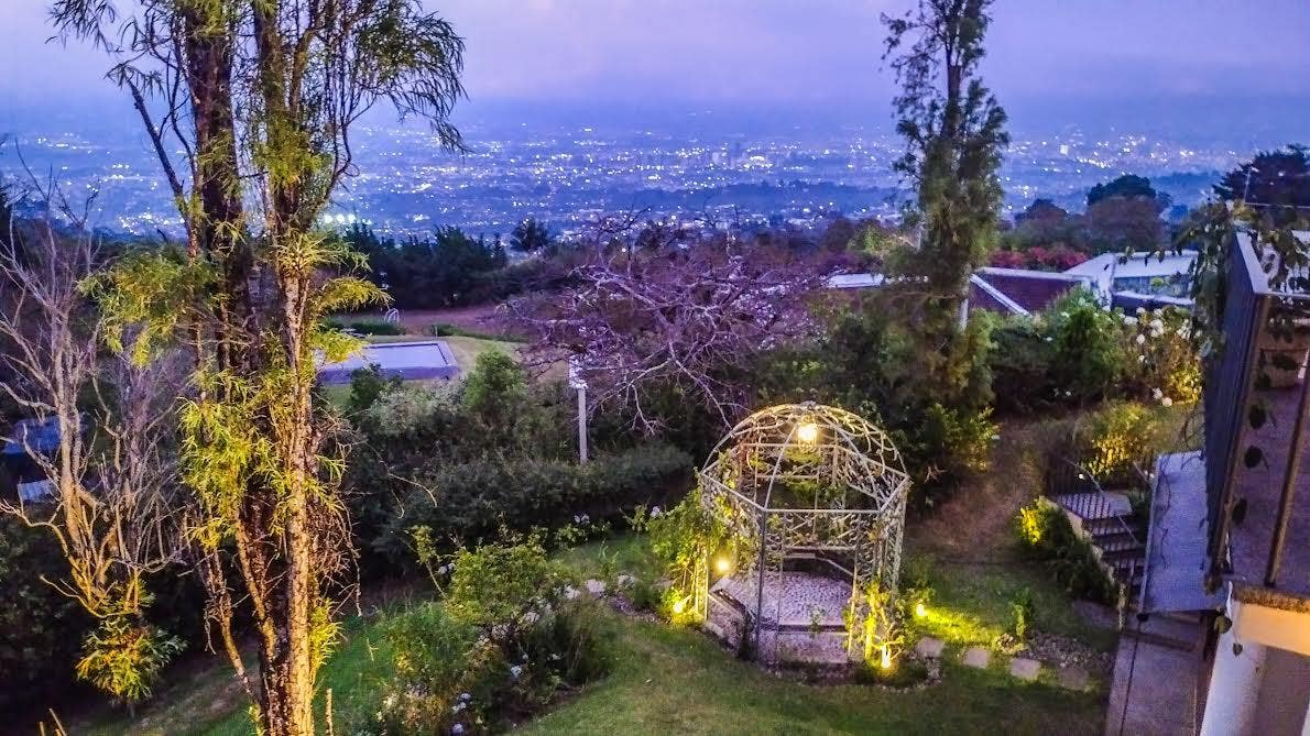 Unlimited Luxury Mediterranean Villa Private gem with views of 4 volcanoes and Central valley — photo 5 of 19