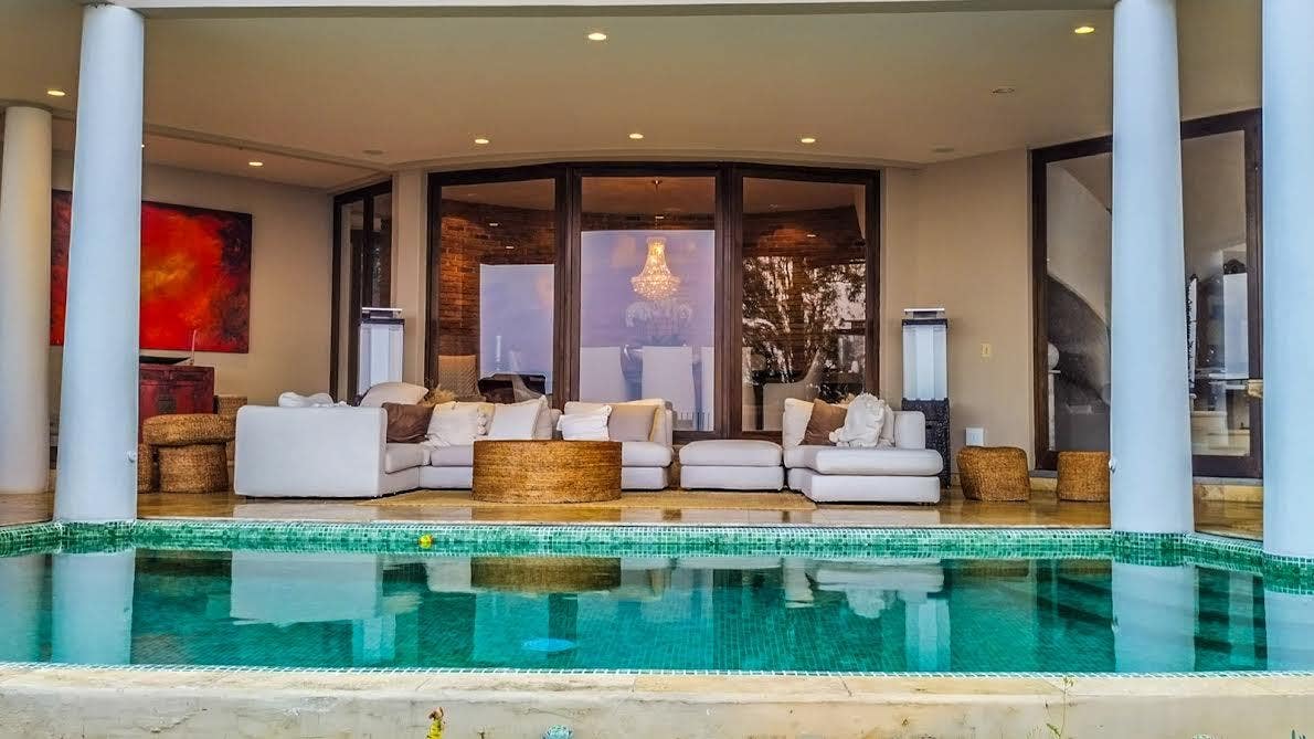 Unlimited Luxury Mediterranean Villa Private gem with views of 4 volcanoes and Central valley — photo 12 of 19