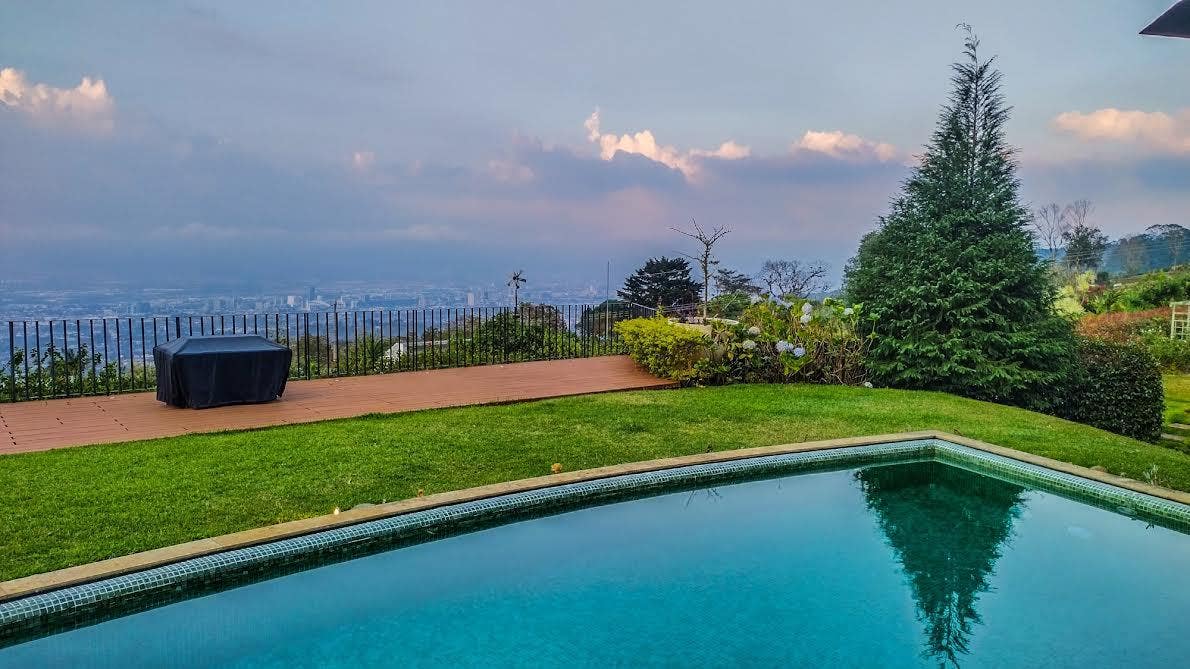 Unlimited Luxury Mediterranean Villa Private gem with views of 4 volcanoes and Central valley — photo 17 of 19