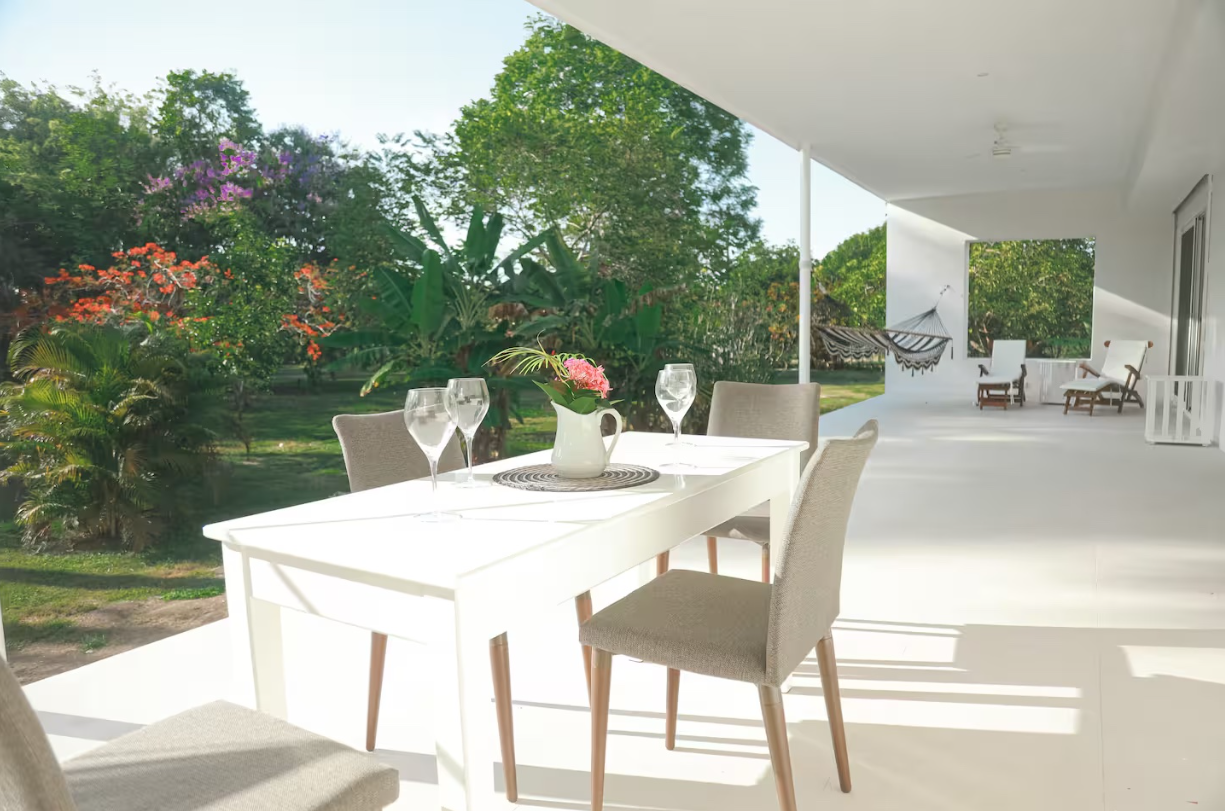 Villa Casa Blanca Steps to the Beach — photo 7 of 19