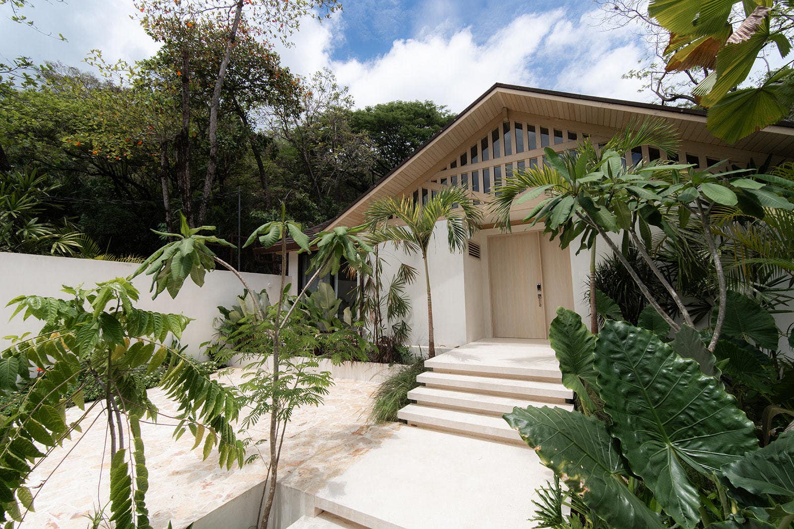 Turnkey Three-Bedroom Luxury Villa — photo 19 of 19