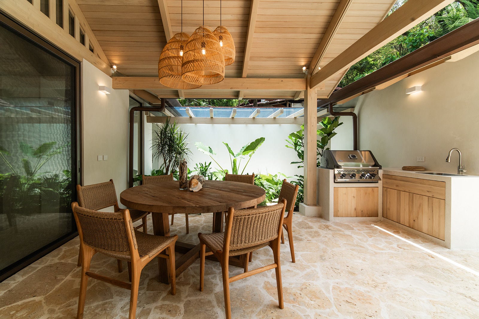 Turnkey Three-Bedroom Luxury Villa — photo 12 of 19