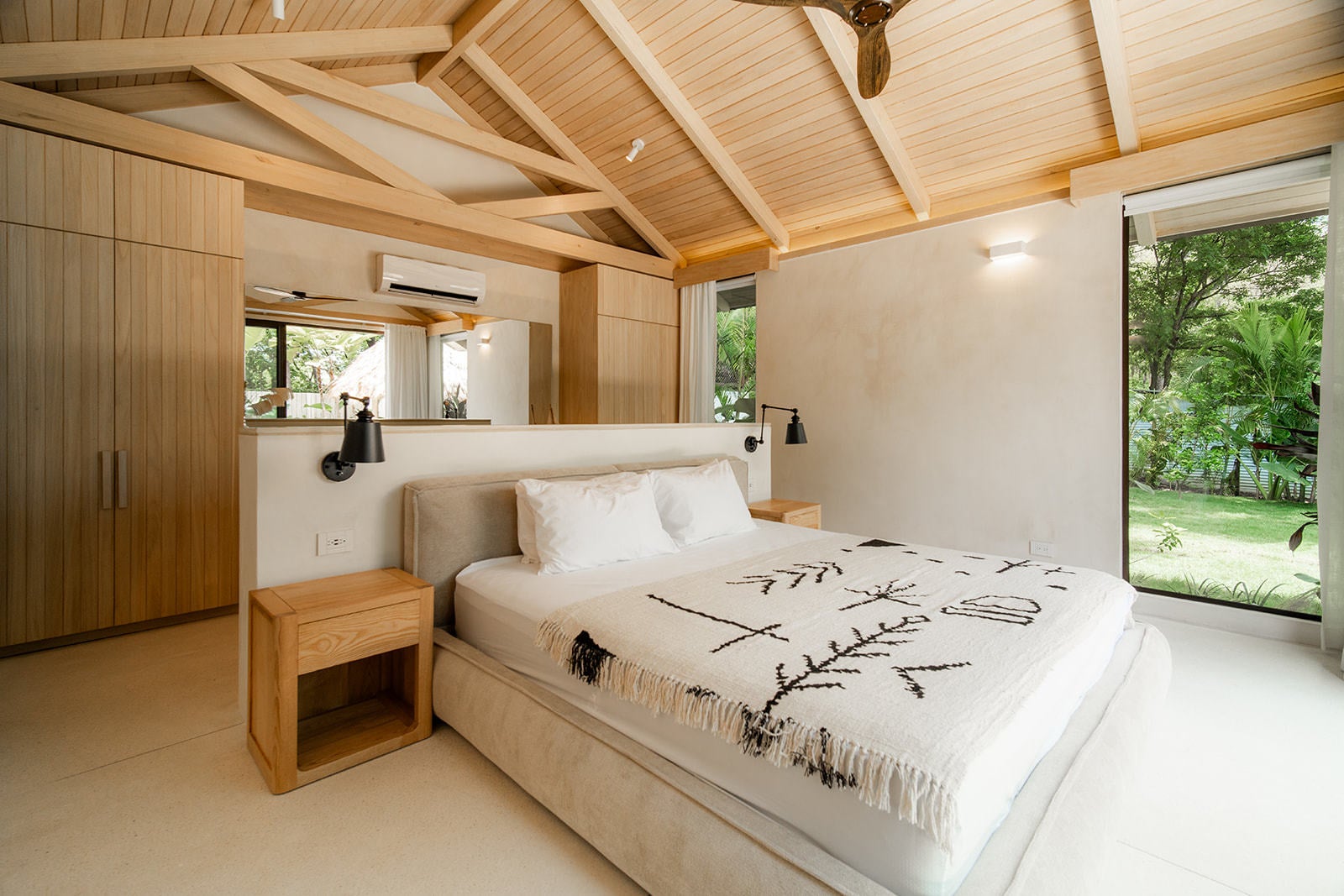 Turnkey Three-Bedroom Luxury Villa — photo 13 of 19