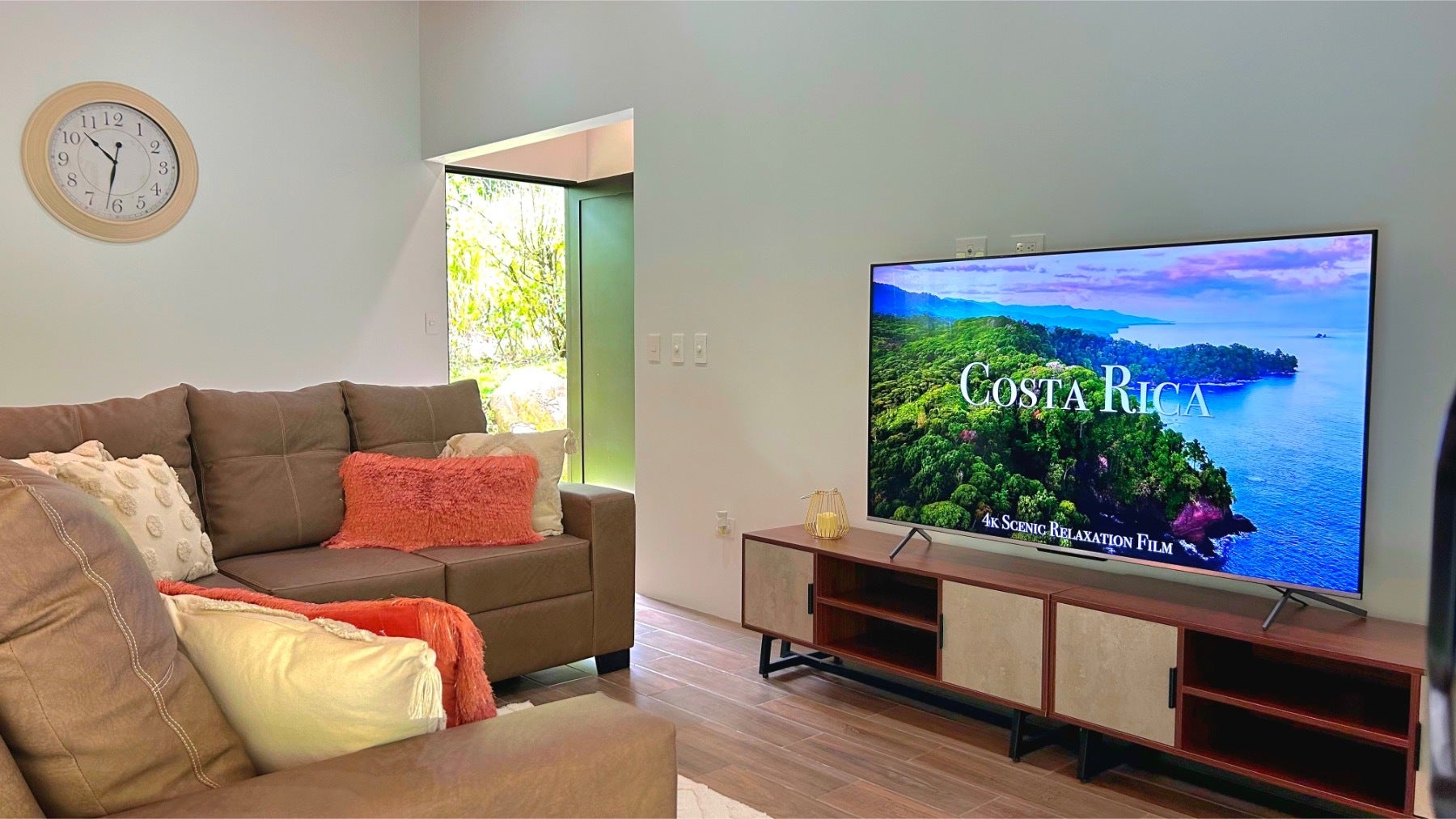 Single Level Tropical Home — photo 15 of 19