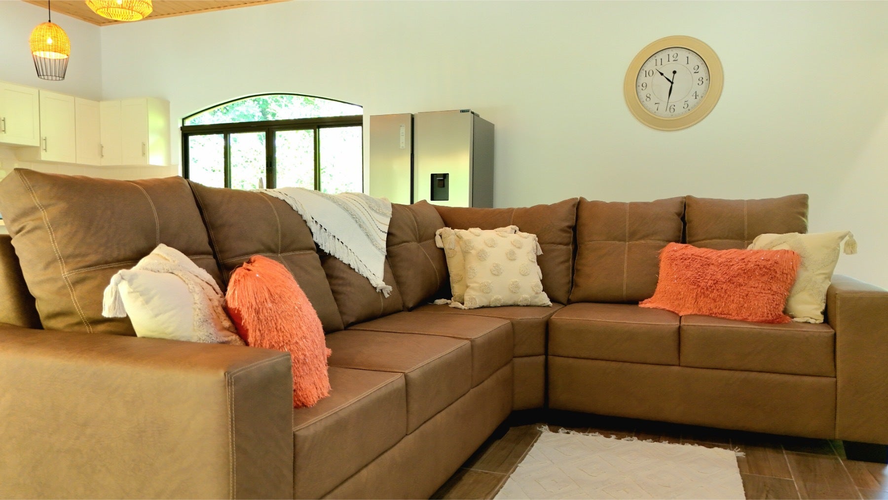 Single Level Tropical Home — photo 17 of 19