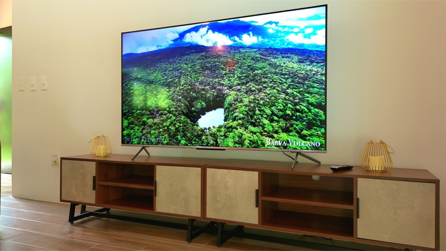 Single Level Tropical Home — photo 18 of 19