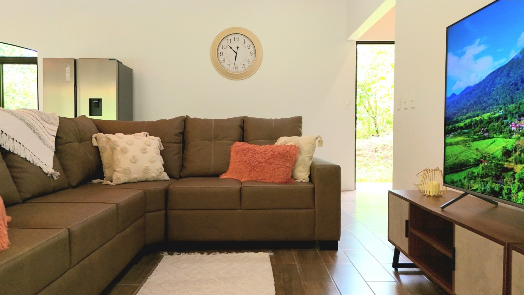 Single Level Tropical Home — photo 19 of 19