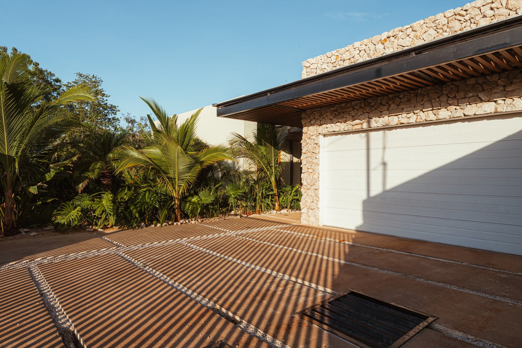 Tropical Modern Four Bedroom Home — photo 9 of 19