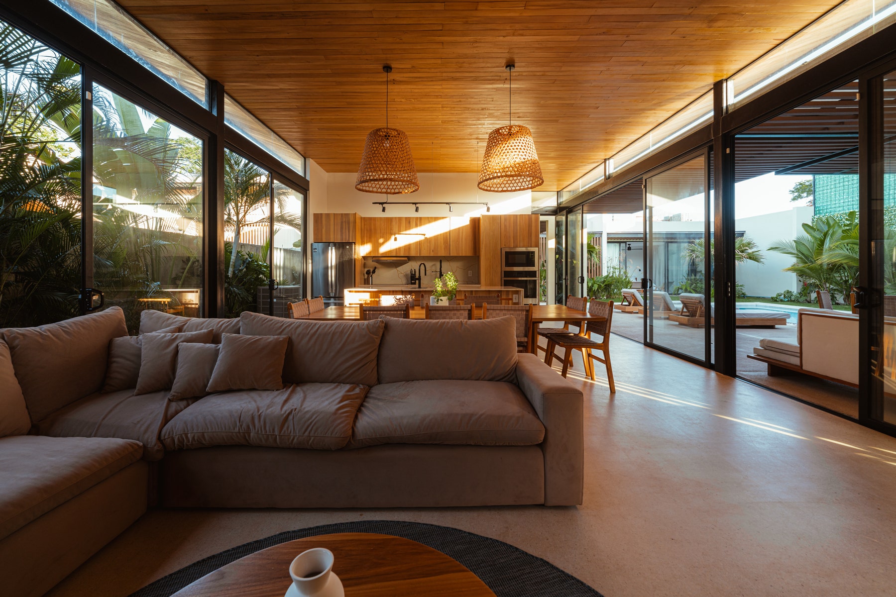 Tropical Modern Four Bedroom Home — photo 11 of 19