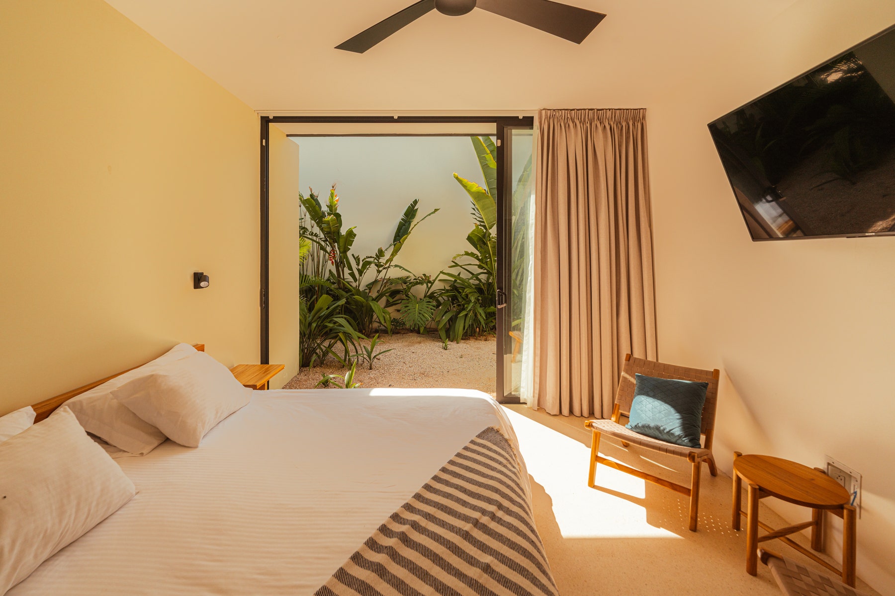 Tropical Modern Four Bedroom Home — photo 13 of 19