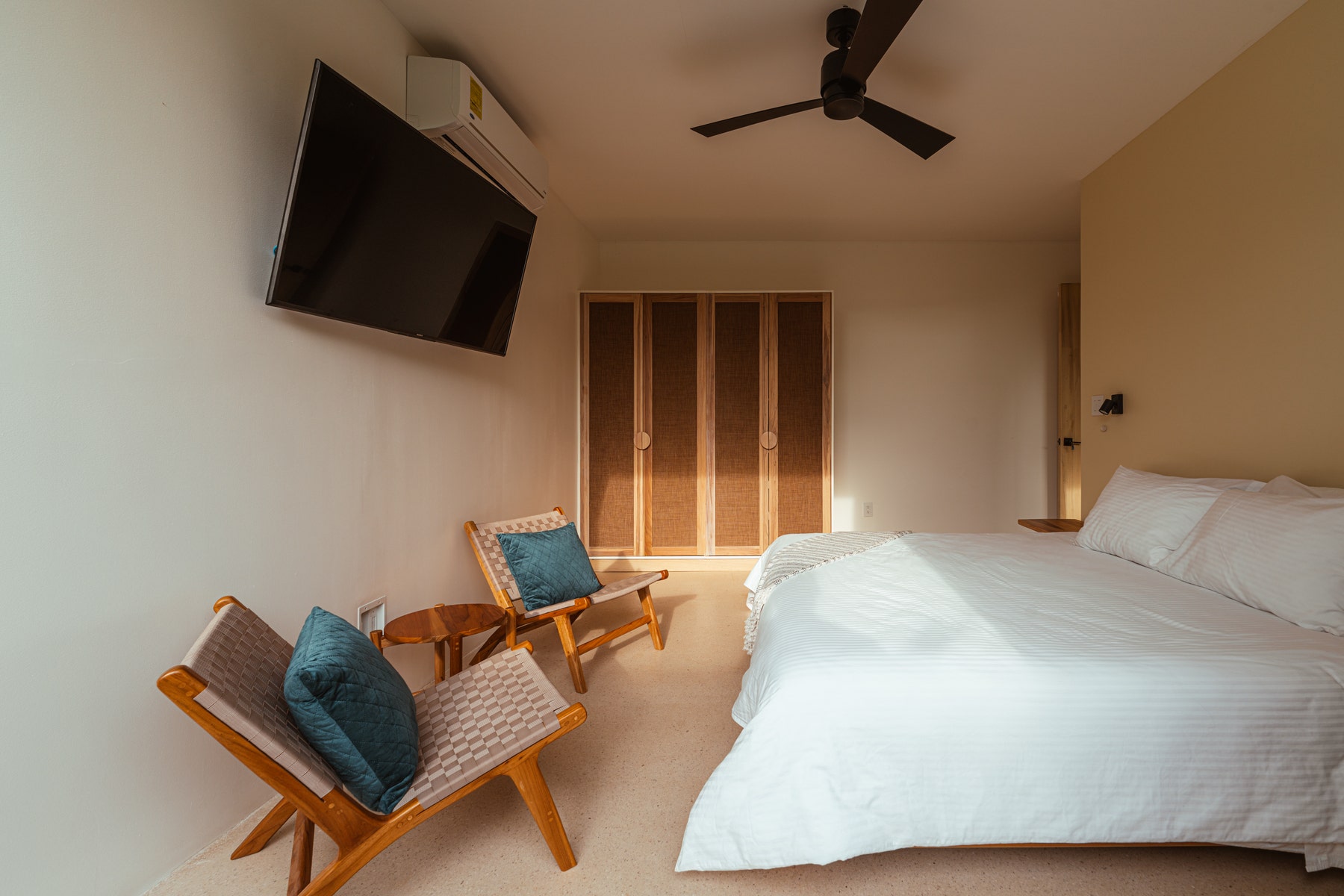 Tropical Modern Four Bedroom Home — photo 17 of 19