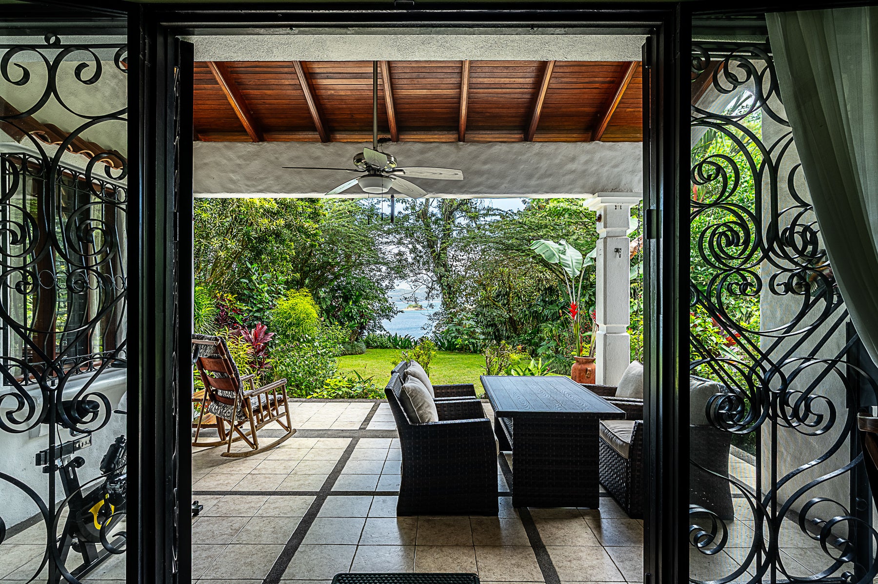 Arenal Lake View Home — photo 6 of 19