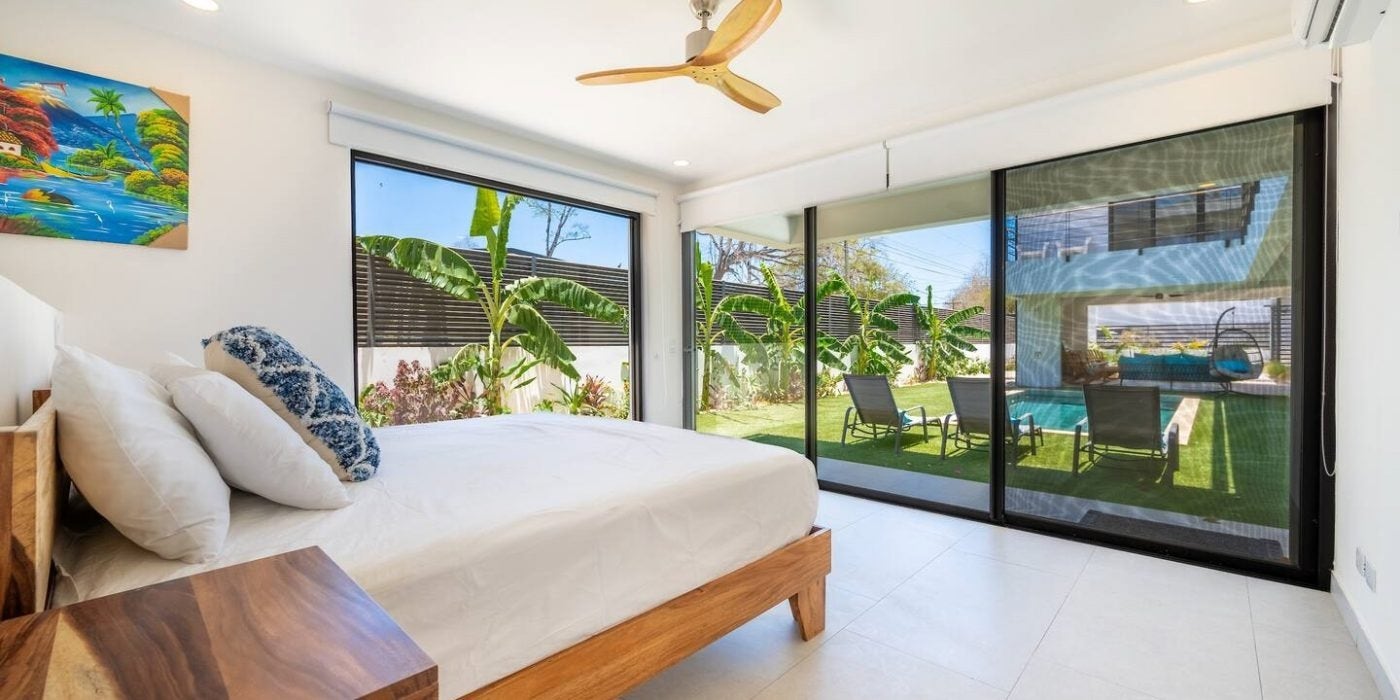 Beautiful modern House with green zone and pool — photo 12 of 19