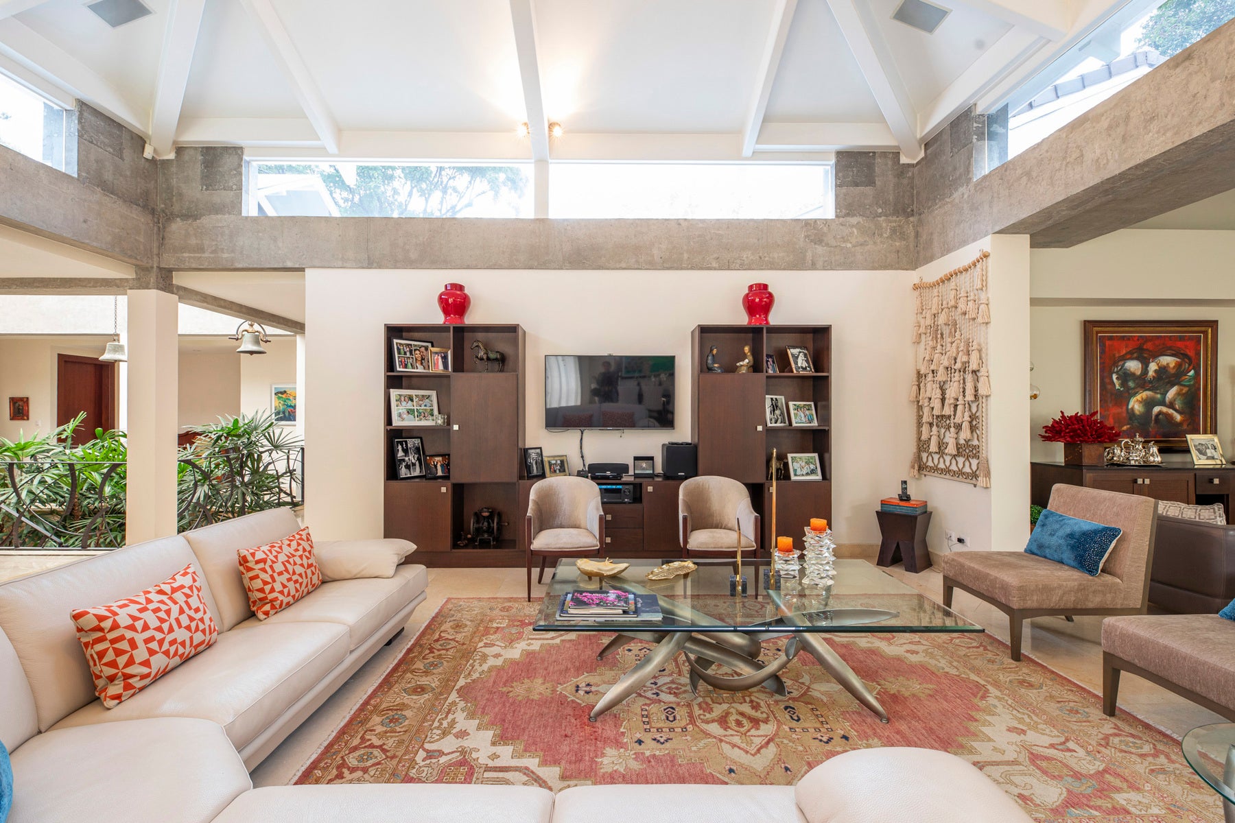 Modern One-Level Home in Hacienda El Cocoy, Escazú — photo 3 of 19