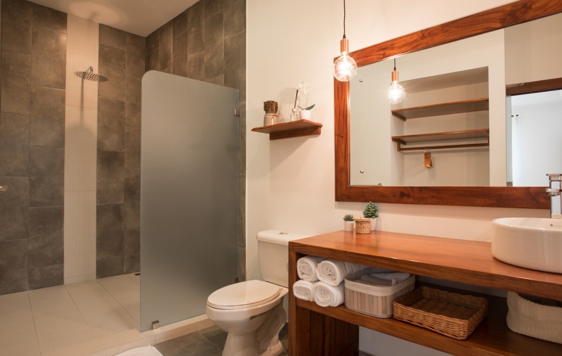 Four Bedroom Home In The Heart Of Town — photo 10 of 12