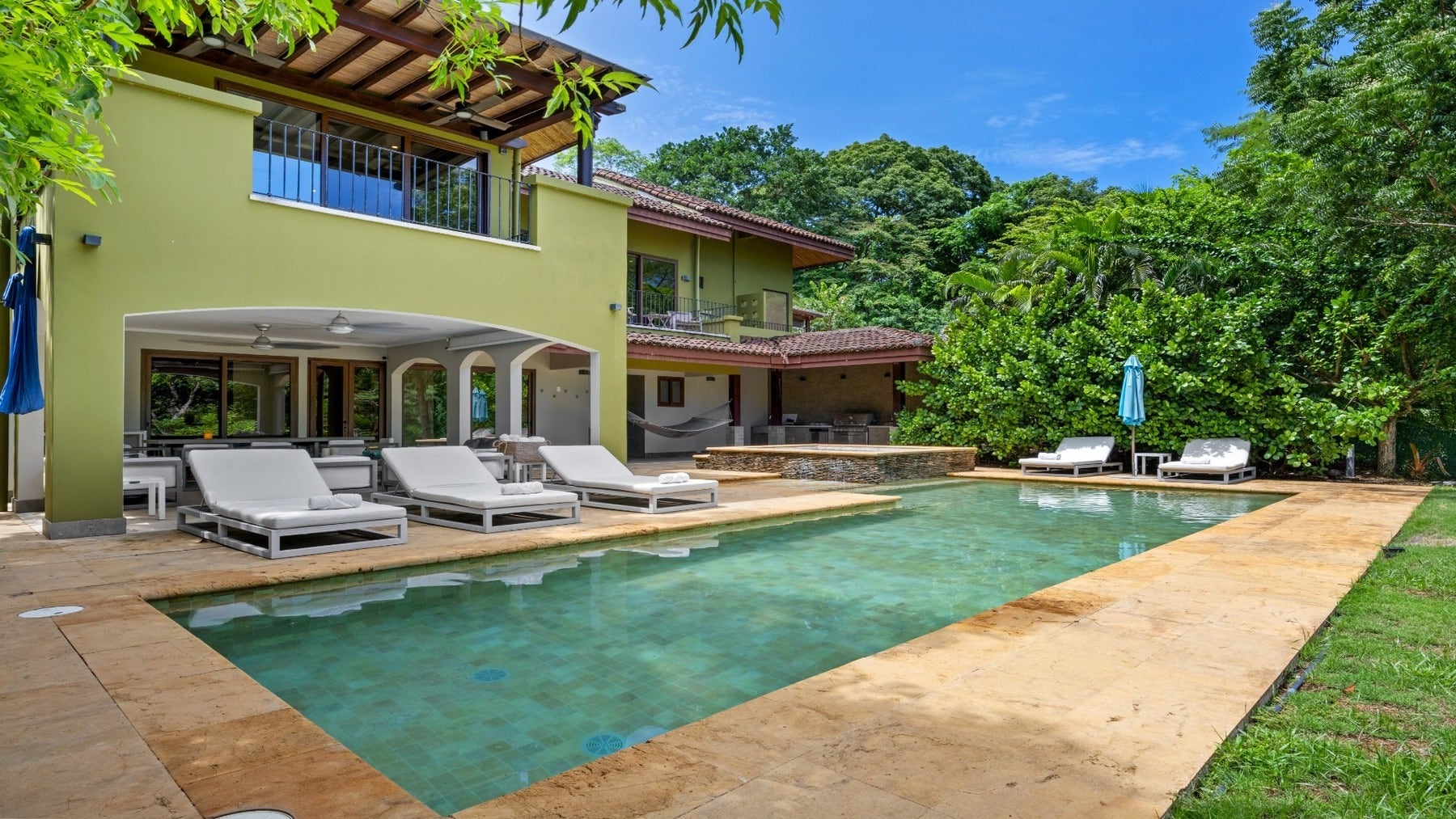 Renovated Luxury Villa — photo 2 of 19