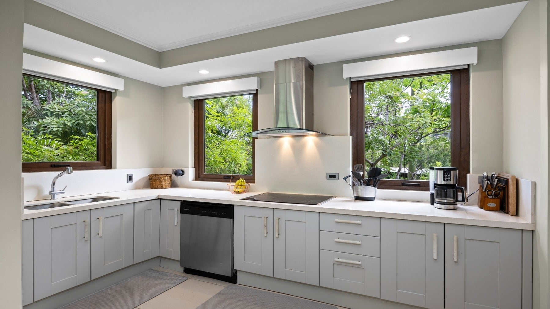 Renovated Luxury Villa — photo 15 of 19