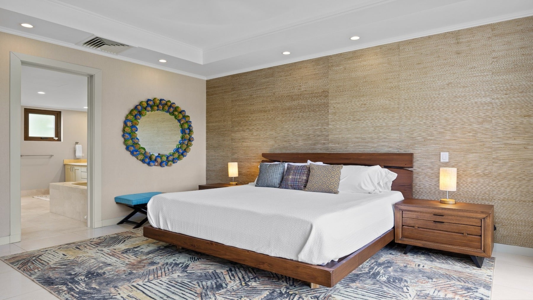 Renovated Luxury Villa — photo 17 of 19