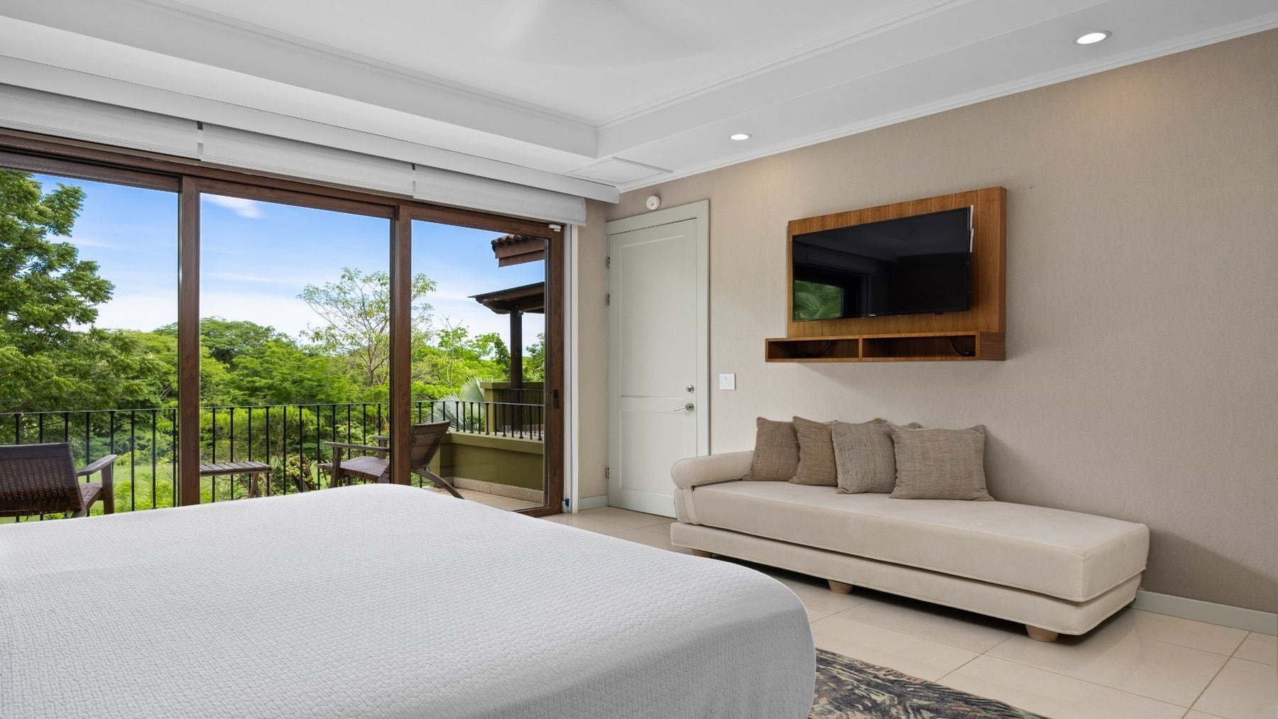 Renovated Luxury Villa — photo 18 of 19