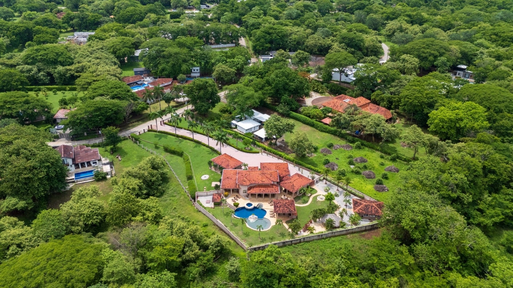 Mediterranean Estate with Guest House — foto 2 de 19