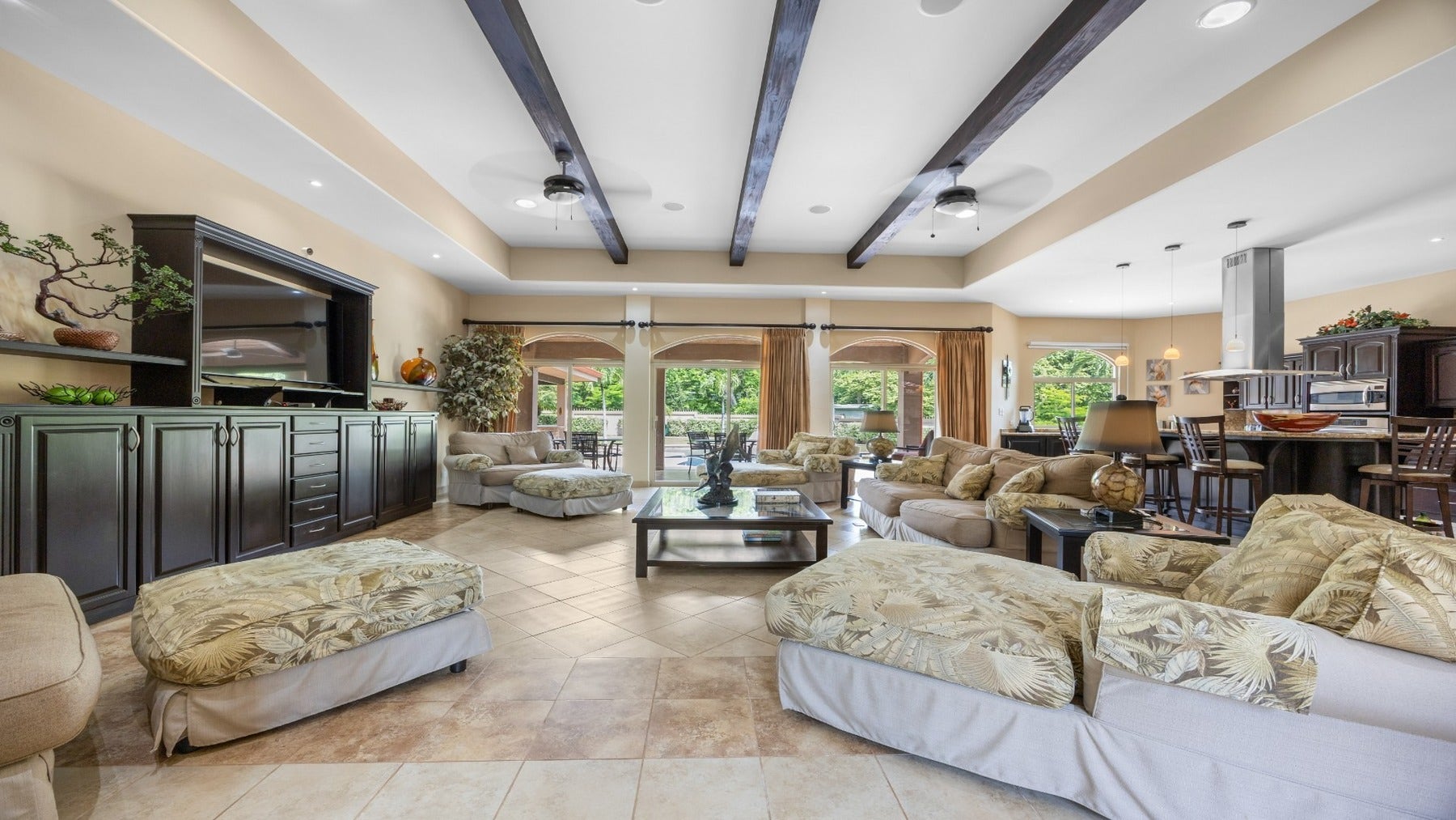Mediterranean Estate with Guest House — foto 5 de 19