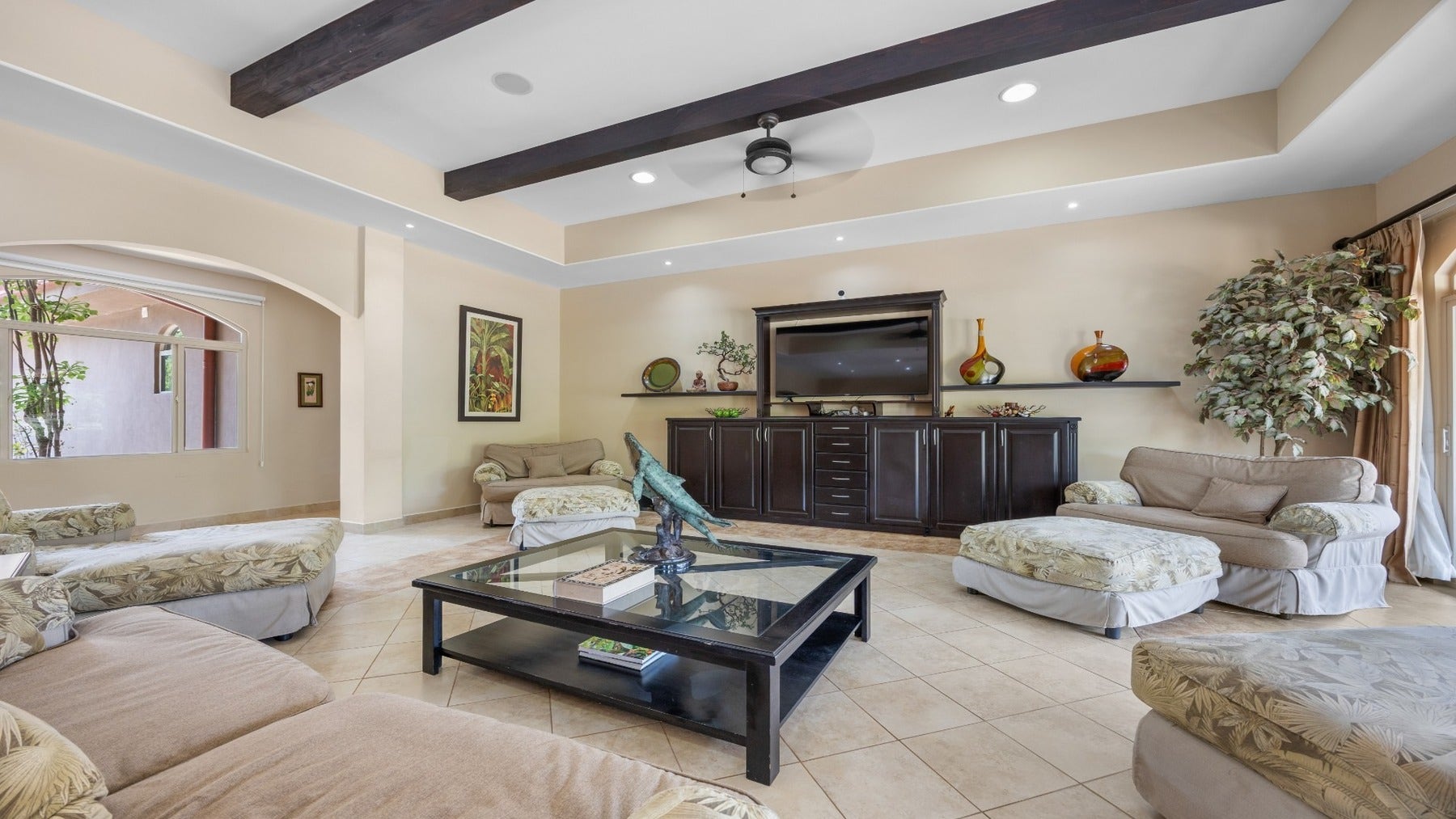 Mediterranean Estate with Guest House — foto 7 de 19