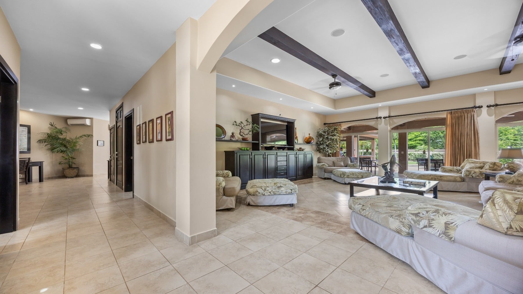 Mediterranean Estate with Guest House — foto 8 de 19