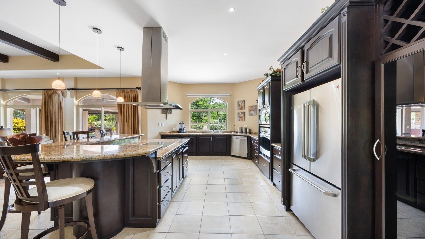 Mediterranean Estate with Guest House — foto 11 de 19