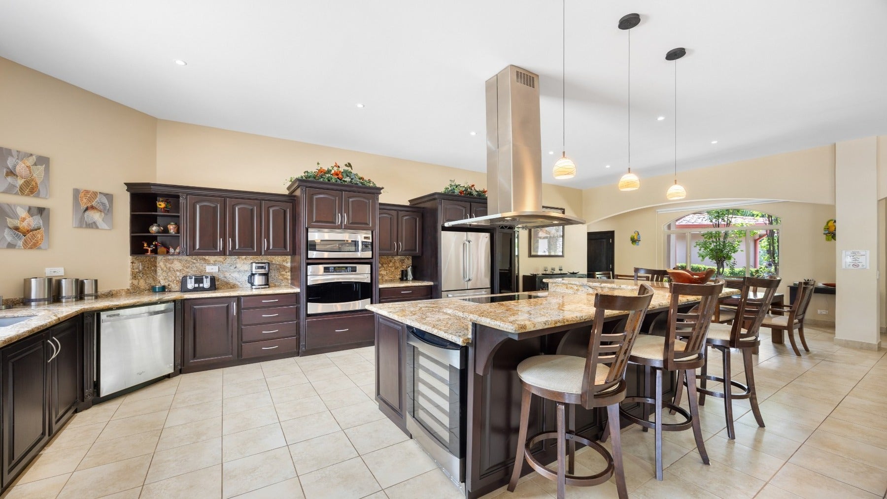 Mediterranean Estate with Guest House — foto 12 de 19