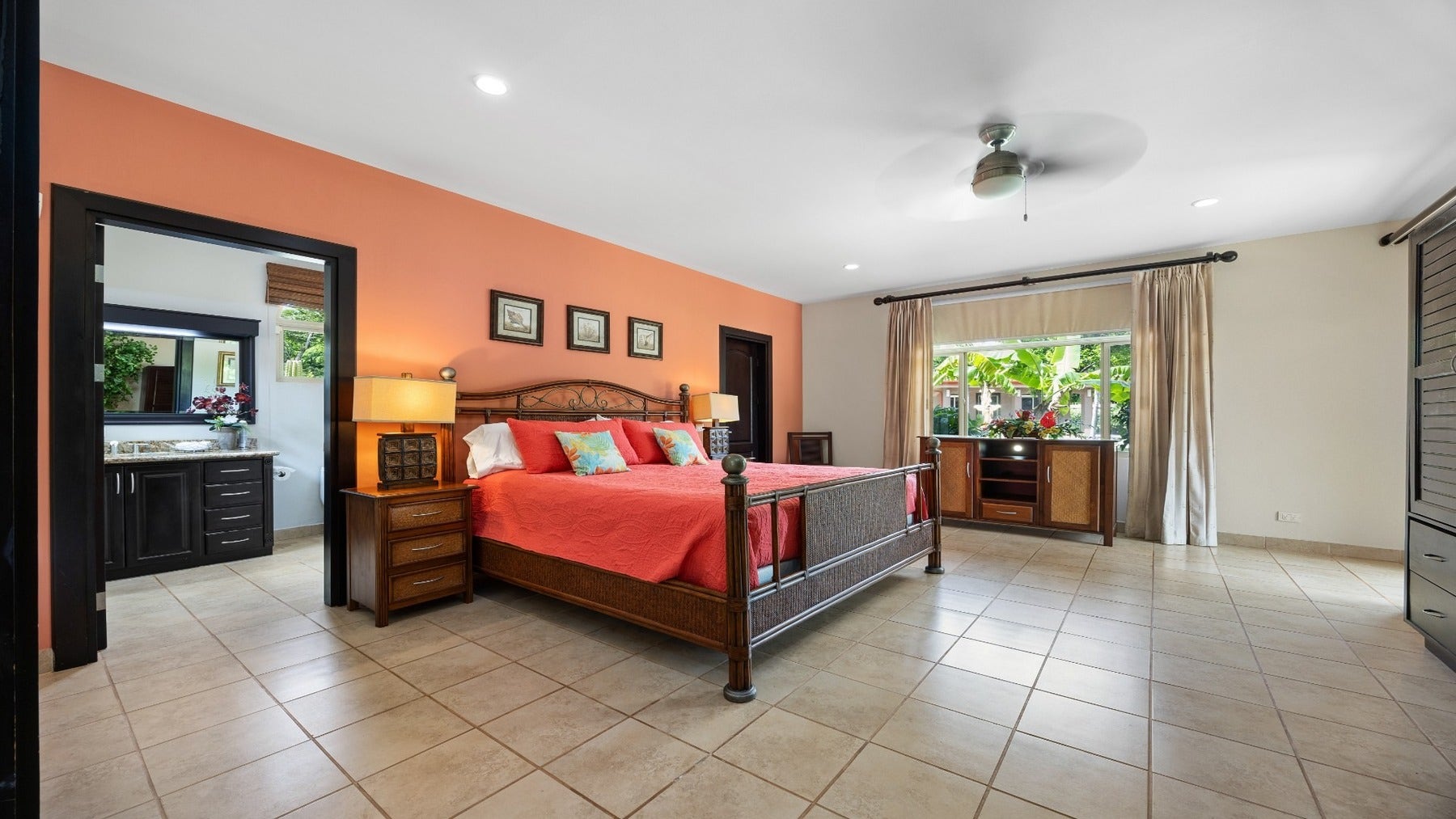 Mediterranean Estate with Guest House — foto 13 de 19