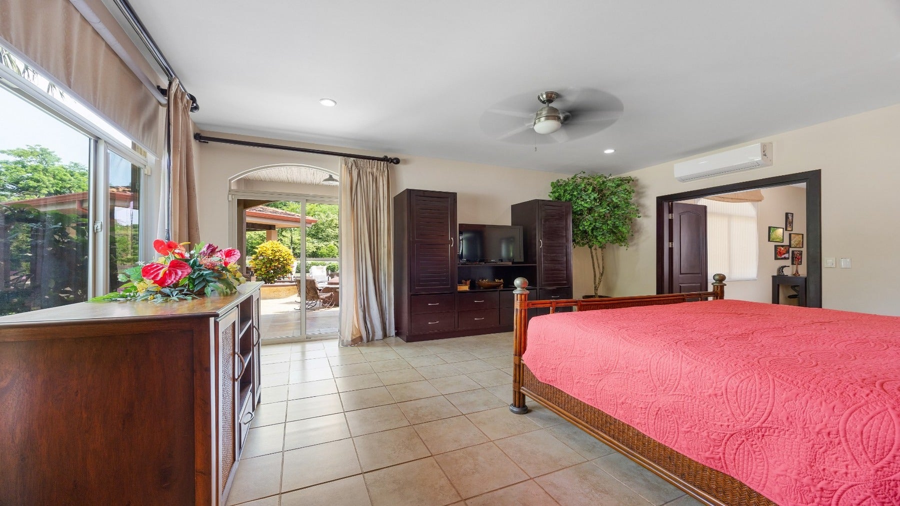 Mediterranean Estate with Guest House — foto 15 de 19