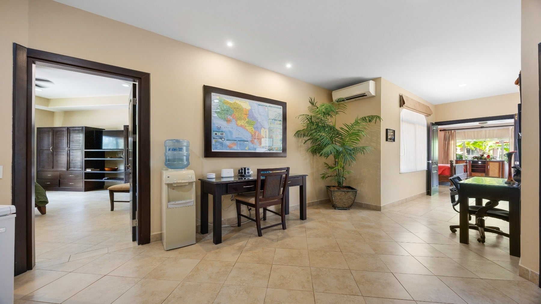 Mediterranean Estate with Guest House — foto 18 de 19